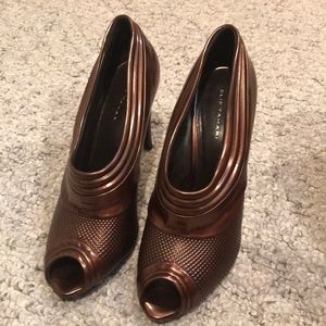 Bronze color Elie Tahari pump
